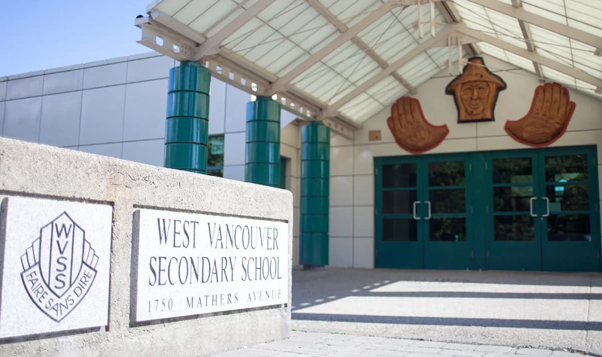 웨스트밴쿠버 교육청 캠퍼스 전경 - West Vancouver Schools