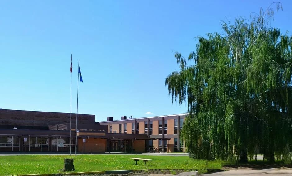 골든힐교육청 캠퍼스 전경 - Golden Hills School Division